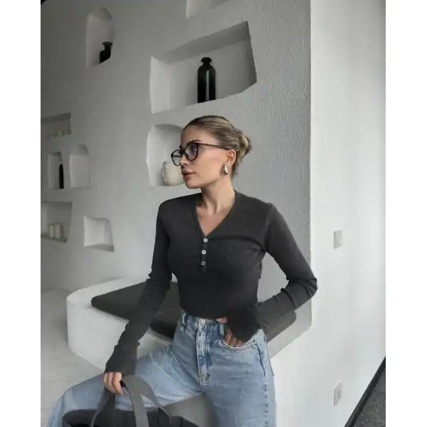 Düğme Detaylı Yıkamalı Crop