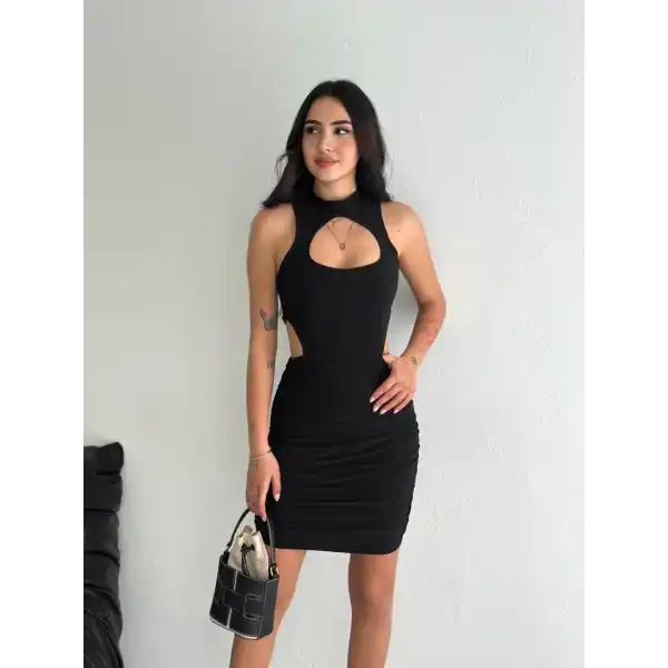 Göğüs ve Yanlar dekolteli Kolsuz Boy Elbise - Siyah