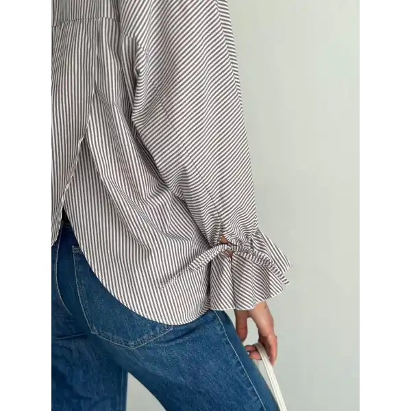 Kadın Arkası Asimetrik Yırtmaç Kesim Detaylı Cizgili Bluz Gömlek - Gri