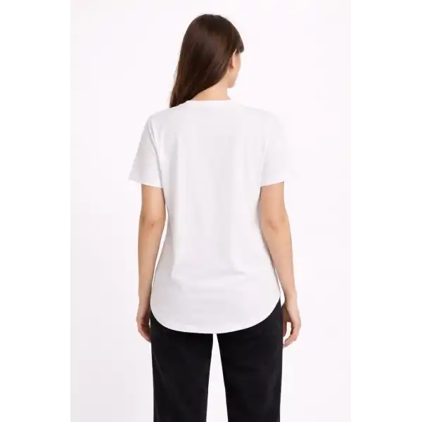 Kadın Basic T-Shirt Kısa Kol Bisiklet Yaka Oval Kesim Tişört - Beyaz