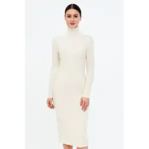Kadın Boğazlı Triko Elbise – Uzun Fitilli Esnek Dokuma, Tam Kalıp, Kışlık & Baharlık Şık Rahat Stil, 130 cm Midi Boy Elbise - Beyaz