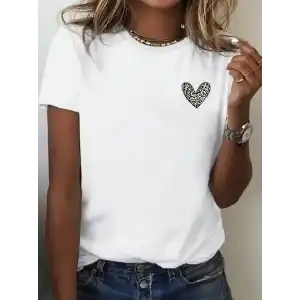 Kadınlar için Şık Leopar Kalp Baskılı Günlük Tişört - Büyük Beden, Makinede Yıkanabilir, Sevgililer Günü & Günlük Kıyafetler için Mükemmel- Beyaz