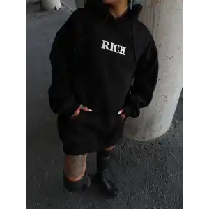 Uzun Kol Kapüşonlu Göğüs Baskılı SweatShirt - Siyah