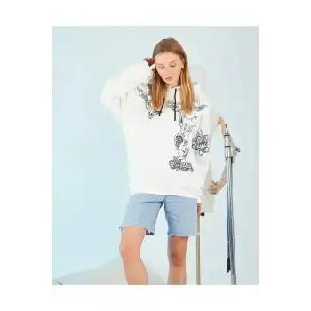 Kadın Kapüşonlu Strong Heykel Baskılı Sweatshirt - Beyaz