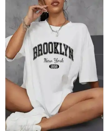 Brooklyn Harf Baskılı Düşük Omuzlu T-shirt, Rahat Kısa Kollu Bol T-shirt, Kadın Giyim - Beyaz
