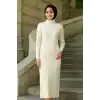 Kadın Tesettür Triko Elbise – Boğazlı Uzun Fitilli Dokuma, Esnek Tam Kalıp, 130 cm Midi Boy, Bahar & Kış Şık Rahat Stil - Beyaz
