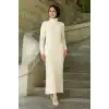 Kadın Tesettür Triko Elbise – Boğazlı Uzun Fitilli Dokuma, Esnek Tam Kalıp, 130 cm Midi Boy, Bahar & Kış Şık Rahat Stil - Beyaz