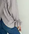 Kadın Arkası Asimetrik Yırtmaç Kesim Detaylı Cizgili Bluz Gömlek - Gri