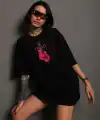 Kadın Kısa Kol Tişört Bisiklet Yaka Boxy Eldiven Baskılı T-Shirt - Siyah