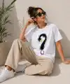 Kadın Kuğu Figürlü Soru İşareti Baskılı Tişört Kısa Kol T-Shirt - Beyaz