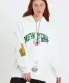Kadın Oversize Kapüşonlu Cepli Ön Kol Baskılı 3 İplik Pamuklu Hoodie Sweatshirt - Beyaz