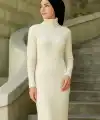 Kadın Tesettür Triko Elbise Boğazlı Uzun Fitilli Dokuma Esnek Tam Kalıp 130 cm - Beyaz
