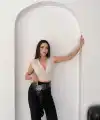Kadın Vatkalı Kolsuz V Yaka Drapeli Crop Bluz Likralı Fit - Boyalı Gri