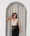Kadın Vatkalı Kolsuz V Yaka Drapeli Crop Bluz Likralı Fit - Boyalı Gri