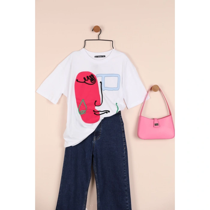 Kadın Beyaz Renk Süprem Kumaş Süzine Nakışlı Bisiklet Yaka Oversize Tişört