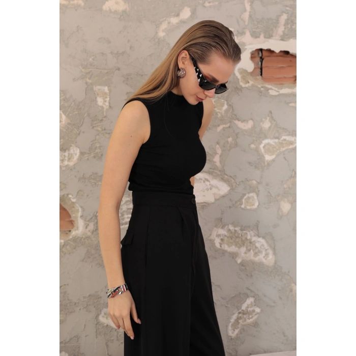 Kadın Siyah Renk Kaşkorse Kumaş Yarım Balıkçı Yaka Kolsuz Bluz