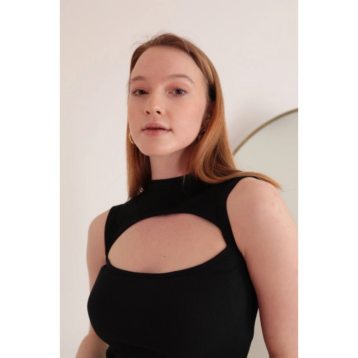 Kadın Siyah Renk Kaşkorse Kumaş Bisiklet Yaka Önü Açık Bluz