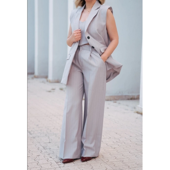 Çizgili Oversize Yelekli Takım – Açık Gri