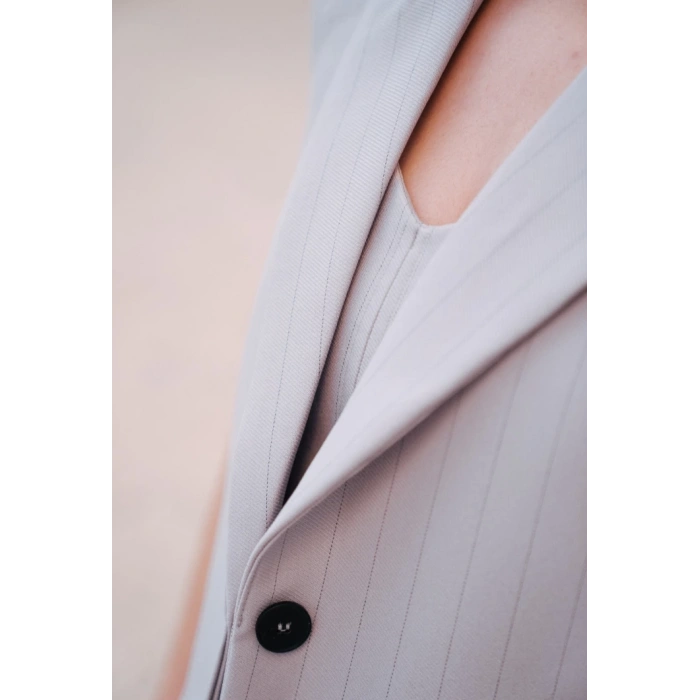 Çizgili Oversize Yelekli Takım – Açık Gri