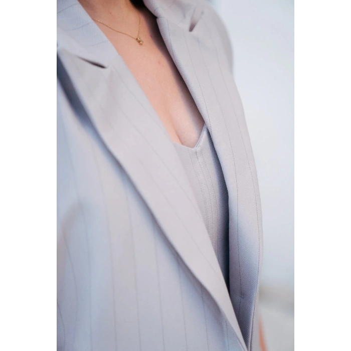 Çizgili Oversize Yelekli Takım – Açık Gri