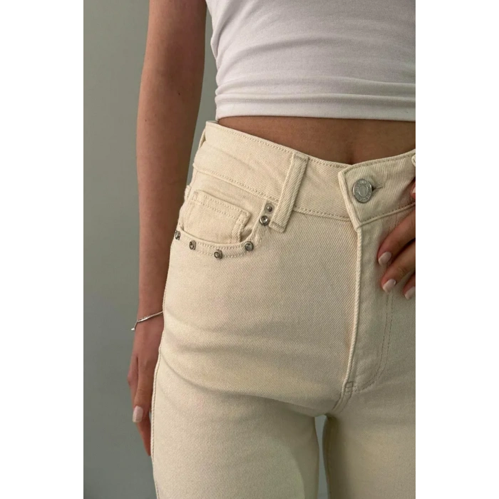 Düğme Detaylı Ekru Yüksek Bel Jean Pantolon