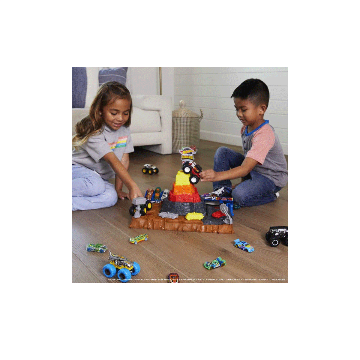 ÇOK SATAN HNB96 Monster Trucks Muhteşem Çarpışma Arenası