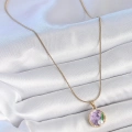 316L Çelik Gold Renk Zincir Mor Çiçek İşlemeli Zirkon Taş İnci Detaylı Minimal Portre Model Kadın Kolye
