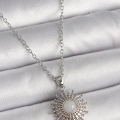 316L Çelik Gümüş Renk Zincir Beyaz Mineli Güneş Model Kadın Kolye