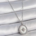 316L Çelik Gümüş Renk Zincir Beyaz Mineli Kutup Yıldız İşlemeli Madalyon Model Kadın Kolye