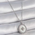316L Çelik Gümüş Renk Zincir Beyaz Mineli Kutup Yıldız İşlemeli Madalyon Model Kadın Kolye