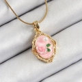 316L Çelik Zincir Pembe Sanatsal Portre İnci Detaylı Gül Figürlü Model Gold Renk Kadın Kolye
