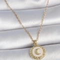 BFS 316L Çelik Gold Renk Zincir Beyaz Mineli Hilal İşlemeli Madalyon Model Kadın Kolye