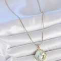 BFS 316L Çelik Gold Renk Zincir Turkuaz Mineli İncili Çiçek İşlemeli Portre Model Kadın Kolye