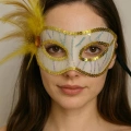 BFS  Altın Renk Yandan Tüylü Pul Payet İşlemeli Parti Maskesi 23x12 cm
