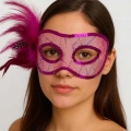 BFS  Fuşya Renk Yandan Tüylü Pul Payet İşlemeli Parti Maskesi 23x12 cm