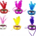 ÇOK SATAN Renkli Tüylü Venedik Parti Maskesi Karışık Renk 12 Adet
