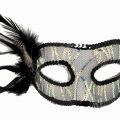 ÇOK SATAN Siyah Renk Yandan Tüylü Pul Payet İşlemeli Parti Maskesi 23x12 cm