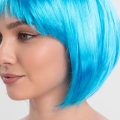 ÇOK SATAN Turkuaz Açık Mavi Renk Düz Kesim Kısa Küt Parti Peruğu