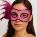 Fuşya Renk Yandan Tüylü Pul Payet İşlemeli Parti Maskesi 23x12 cm