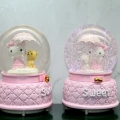 Hello Kitty İçi Dönmeli Püskürtmeli Işıklı Müzikli Kar Küresi Büyük Boy Alk3037