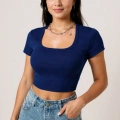 Kadın Lacivert Yarım Kol Düz Yaka Crop Top Bluz – Şık, Rahat ve Kolay Kombinlenebilir