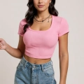 Kadın Pembe Yarım Kol Düz Yaka Crop Top Bluz – Şık, Rahat ve Kolay Kombinlenebilir