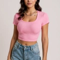 Kadın Pembe Yarım Kol Düz Yaka Crop Top Bluz – Şık, Rahat ve Kolay Kombinlenebilir
