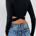 Kadın Siyah Çapraz Bel Detaylı Dik Yaka Uzun Kol Crop Top Bluz – Şık, Rahat ve Kolay Kombinlenebilir