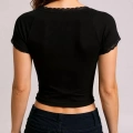 Kadın Siyah Göğsü ve Kolları Dantelli Fiyonklu Kısa Kol Crop Top Bluz – Şık, Rahat ve Kolay Kombinlenebilir