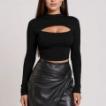 Kadın Siyah Göğüs Dekolteli Uzun Kollu Cut Out Crop Top Bluz – Şık, Rahat ve Kolay Kombinlenebilir