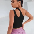 Kadın Siyah Tek Omuz Cut Out Detaylı Crop Top Bluz – Şık, Rahat ve Kolay Kombinlenebilir