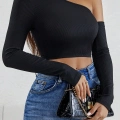 Kadın Siyah Tek Omuz Detaylı Uzun Kol Crop Top Bluz – Şık, Rahat ve Kolay Kombinlenebilir