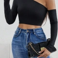Kadın Siyah Tek Omuz Detaylı Uzun Kol Crop Top Bluz – Şık, Rahat ve Kolay Kombinlenebilir