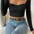 Kadın Siyah Uzun Kol Göğüs Dekolteli Şık Crop Top Bluz – Şık, Rahat ve Kolay Kombinlenebilir